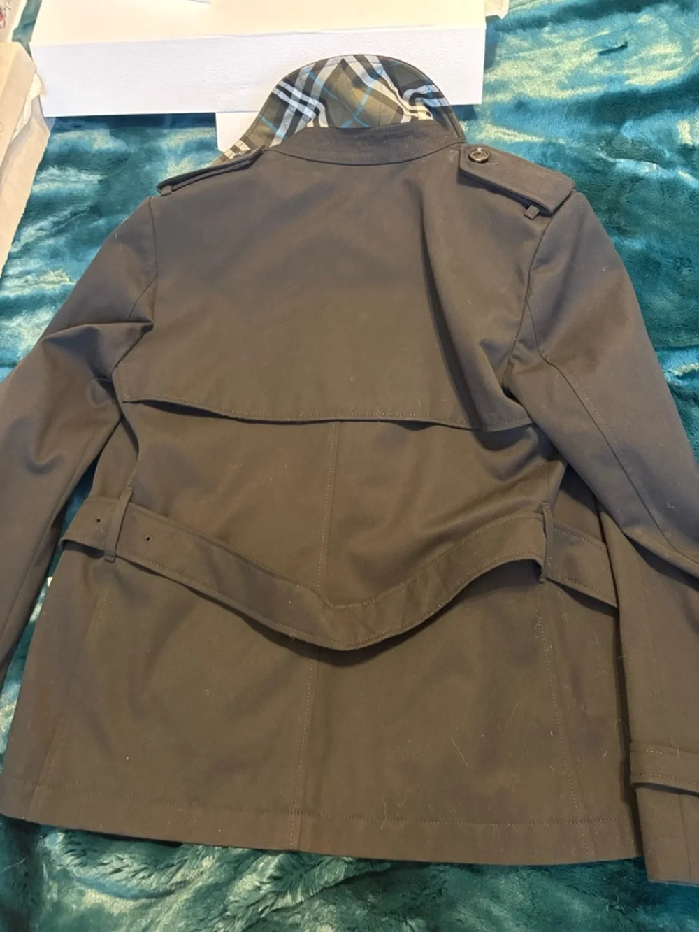 Burberry Black Short Double-Breasted Belted Trench Coat - Picture 3 of 6